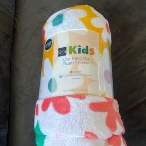 The Big One Plush Throw Blanket Oversized 5'x6